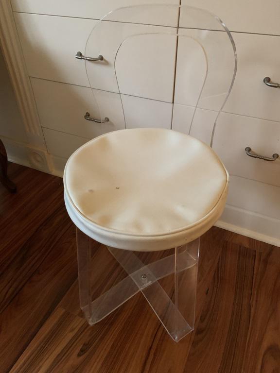 RIALTO MODERNIST LUCITE STOOL (1 of 3)