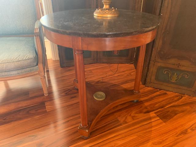 VINTAGE ELEGANT BLACK MARBLE TOP TABLE 29.5" (1 of 2)