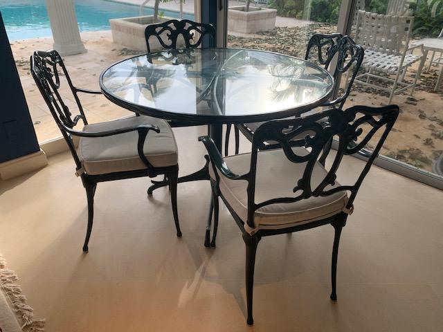 PRETTY DARK GREEN ORNATE IRON TABLE/4 CHAIRS 42" (1 of 4)