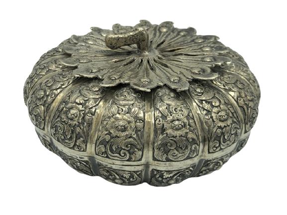 STERLING SILVER FRENCH FILIGREE REPOUSSE BOX (1 of 7)
