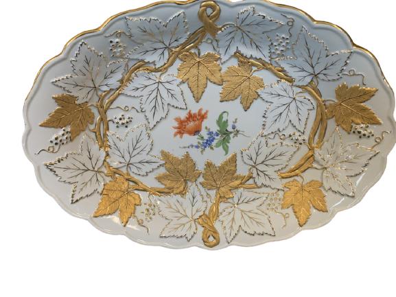 VINTAGE MEISSEN DISH WITH 22K LEAF MOTIFF 11": VINTAGE MEISSEN DISH WITH 22K LEAF MOTIFF 2" H X 11" W X 8" D-VERY GOOD CONDITION