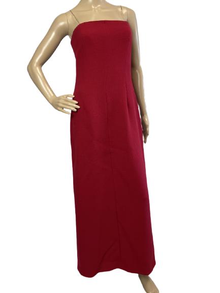 PIANOFORTE BY MAX MARA RED GOWN SIZE 8: PIANOFORTE BY MAX MARA RED GOWN SIZE 8 -STUNNING RED COLUMN GOWN BY MAX MARA. STRAPLESS COLUMN WITH GOLD CHAINS AT SHOULDERS FOR IDEAL WEAR AND FIT. PAIRS PERFECTLY WITH THE RED SILK QUILTED SHAW PICT
