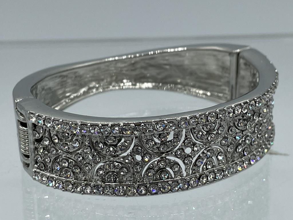 SILVER RHINESTONE CUFF BANGLE (1 of 4)