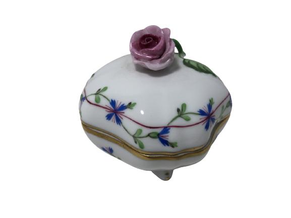 VINTAGE HEREND HUNGARY PORCELAIN TRINKET BOX (1 of 6)