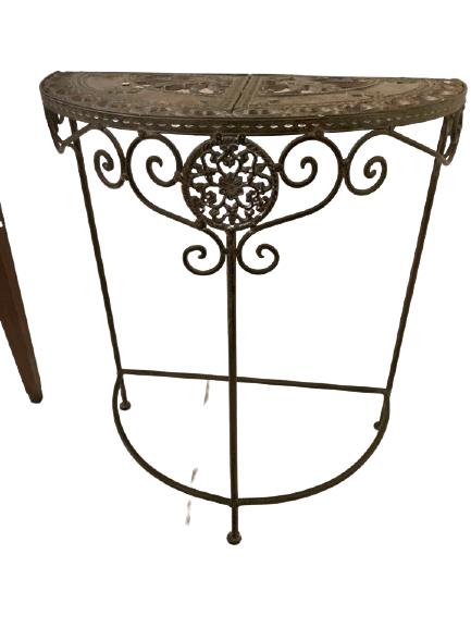 PRETTY METAL CONSOLE END TABLE: PRETTY METAL CONSOLE END TABLE -VERY GOOD CONDITION