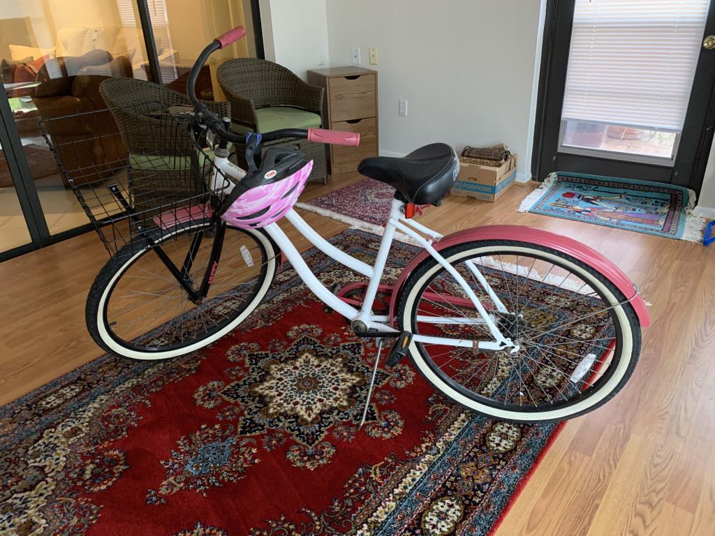 HUFFY PINK GIRLS BIKE (1 of 5)