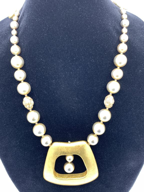 RAFAEL SANCHEZ PAINTED WOODEN BEADED NECKLACE (1 of 5)