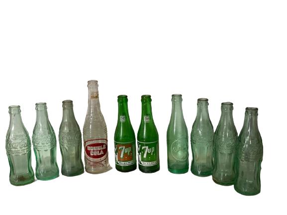 LOT OF 10 VINTAGE MID CENTURY SODA POP BOTTLES: LOT OF 10 RARE VINTAGE MID CENTURY COLLECTIBLE SODA POP BOTTLES INCLUDING 6 ORIGINAL COKE COCA COLA DOUBLE COLA 7UP DR PEPPER -WEAR CONSISTENT WITH AGE -B122 DP12120