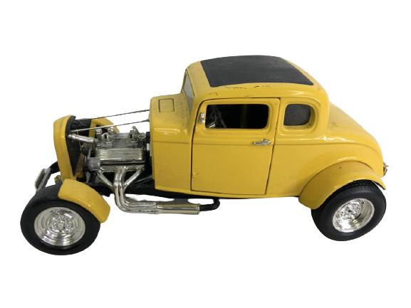 1932 YELLOW FORD HOT ROD SCALE MODEL: VTG 1932 YELLOW FORD COUPE HOT ROD SCALE MODEL 1:18 COLLECTIBLE SCALE MODEL CAR AUTOMOBILE HOME OFFICE MAN CAVE DECOR AMERICAN MUSCLE CARS CUSTOM PAINT JOB RACING SLICK TIRES DRAG RACER CLASSIC -3.5"