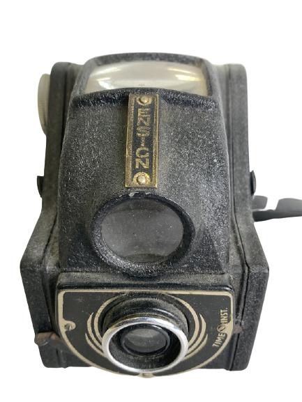 VTG ENSIGN FUL VIEW BRITISH MADE CAMERA: VTG ENSIGN FUL VIEW BRITISH MADE BAKELITE MEDIUM FORMAT CAMERA PHOTOGRAPHY PHOTOGRAPHER COLLECTIBLE HOME DECOR -5" X 5" APPROX -CONDITION CONSISTENT WITH AGE AND USE, SEE PHOTOS -DP12320