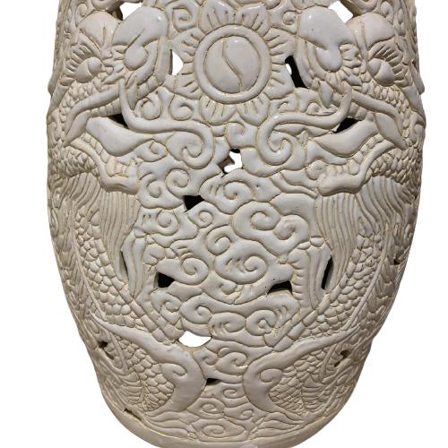 VINTAGE IVORY CERAMIC GARDEN SEAT: VINTAGE IVORY CERAMIC GARDEN SEAT -17 1/2" -VERY GOOD CONDTION