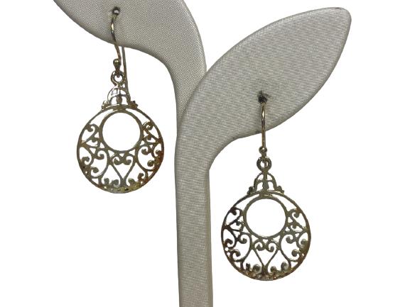 VINTAGE STERLING SILVER FILIGREE PIERCED EARRINGS: VINTAGE STERLING SILVER FILIGREE PIERCED EARRINGS -.925 STERLING SILVER, 3 GRAMS -FOR PIERCED EARS