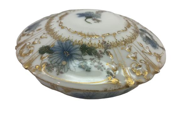 LIMOGES CFH HAND PAINTED VTG TRINKET BOX: LIMOGES CFH HAND PAINTED VTG TRINKET BOX -Very good condition -4" D