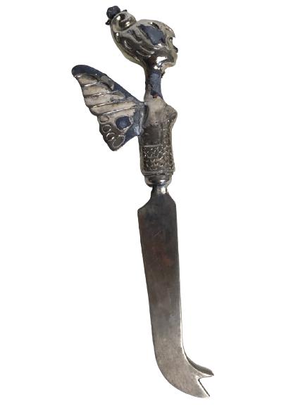 VTG SILVER PLATED FAIRY HANDLE CHEESE KNIFE: VTG SILVER PLATED FAIRY HANDLE CHEESE KNIFE - FORK-TIPPED SPEARS - HANDLE IS A FAIRY WITH BUTTERFLY WINGS- SOME PEELING ON HANDLE (SEE PHOTO)- LENGTH: 7"