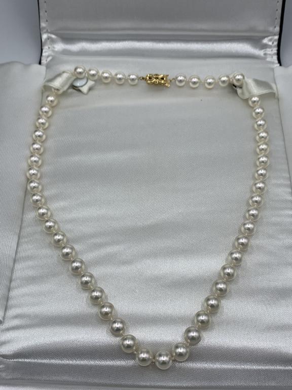 18" CULTURED PEARL NECKLACEWITH 14k CLASP: 18" CULTURED PEARL NECKLACEWITH 14k CLASP -53 WELL MATCHED HIGH LUSTERED PEARLS-KNOTTED BETWEEN EACH PEARL- 14K GOLD MIKIMOTO CLASP-pearls measure just under 1/4"