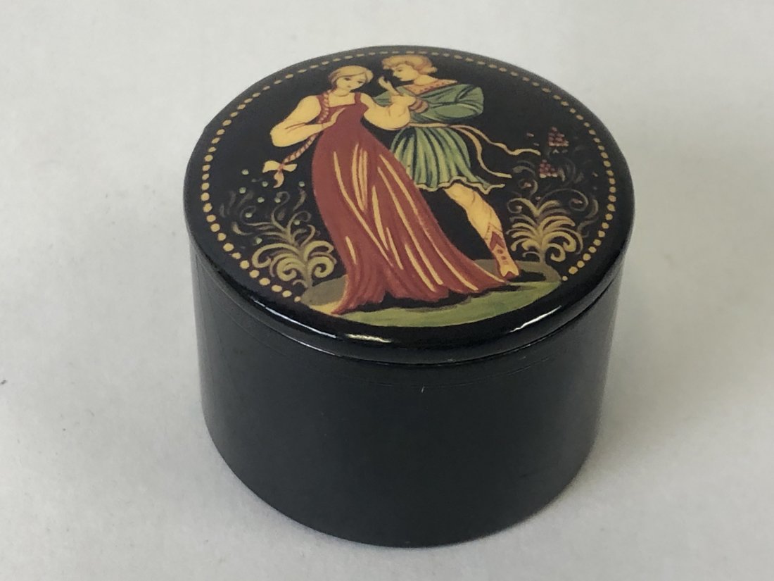 VINTAGE RUSSIAN SIGNED TRINKET BOX 1.25" x 1.5" (1 of 7)