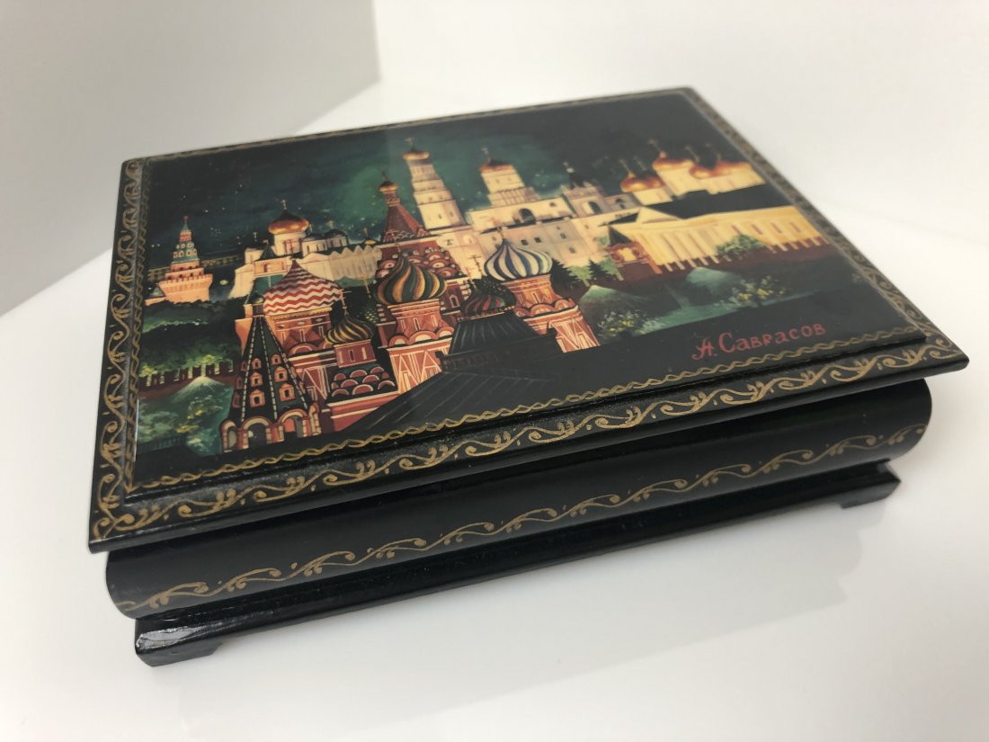 VINTAGE RUSSIAN SIGNED WOODEN TRINKET BOX 5.25" (1 of 12)