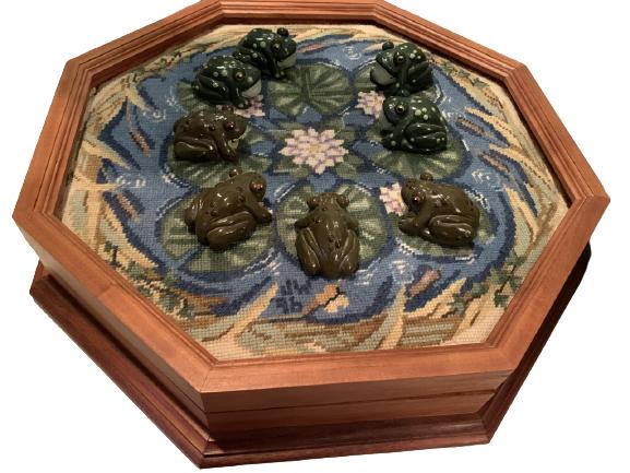 EMBROIDERED LILY PAD KEEPSAKE BOX W/ CERAMIC FROGS (1 of 3)