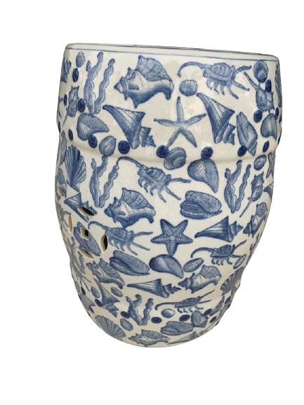 VTG COASTAL BLUE AND WHITE SHELL GARDEN SEAT: VTG COASTAL BLUE AND WHITE SHELL GARDEN SEAT