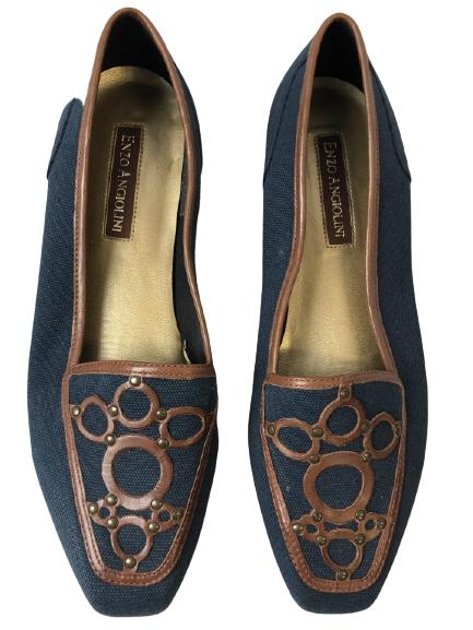 ENZO ANGIOLINI BLUE & BROWN LEATHER LOAFERS SZ 9.5: ENZO ANGIOLINI BLUE & BROWN LEATHER LOAFERS SZ 9.5- FABRIC AND LEATHER UPPER- LEATHER SOLE- BROWN LEATHER CIRCLE DESIGN ON FRONT- MADE IN BRAZIL - SIGNED "ENZO ANGIOLINI"- SIZE 9-1/2- JT122820