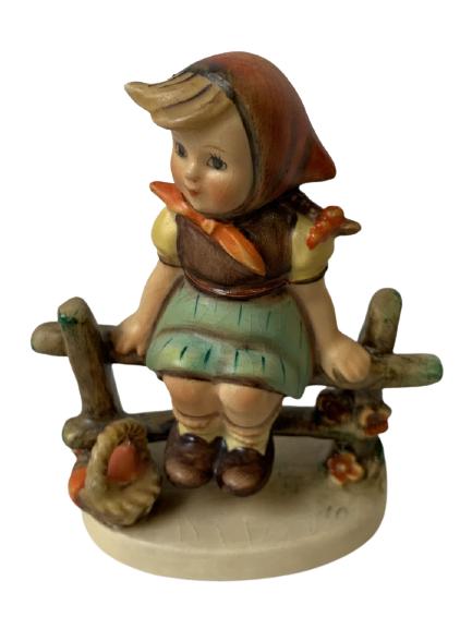 VTG GOEBEL HUMMEL 112 3/0 "JUST RESTING" FIGURINE (1 of 9)