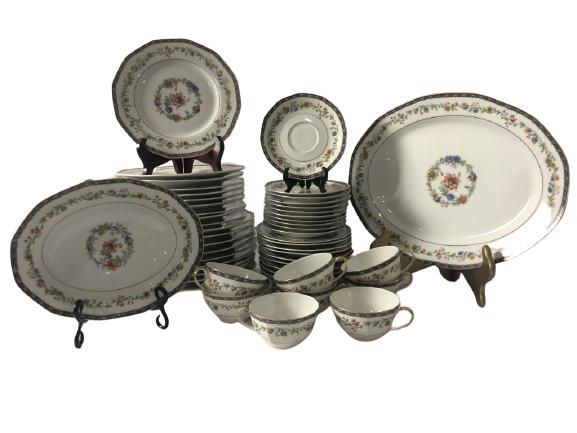 VTG THEODORE HAVILAND LIMOGES FRANCE 51 PIECES: VTG THEODORE HAVILAND LIMOGES FRANCE 51 PIECES -VERY GOOD VINTAGE CONDITION. 4 PIECES HAVE MINIMAL CHIPS, SEE IMAGES-10 SALAD PLATES 8.75", 9 DINNER PLATES 9.5", 11 SAUCERS 5.75", 11 DESSERT PLATES 6.