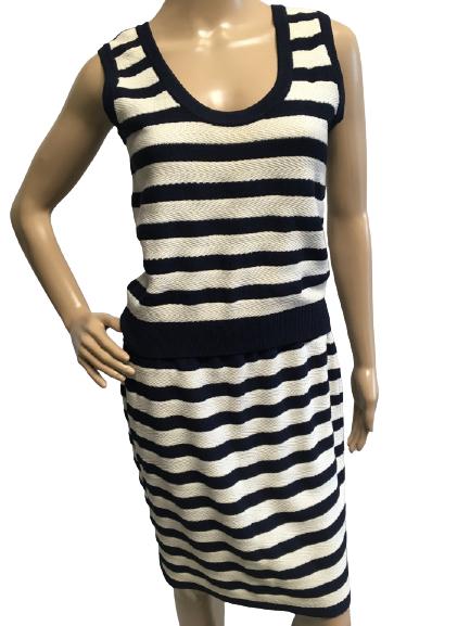 VTG ST. JOHN KNIT TOP AND SKIRT SET SIZE P (1 of 4)