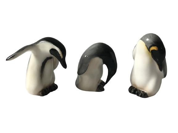 VTG ROYAL DOULTON PORCELAIN PENGUINS LOT OF 3: VTG ROYAL DOULTON PORCELAIN PENGUINS LOT OF 3 -3 FIGURINES-VERY GOOD CONDITION-1.75" TALL-CC1621
