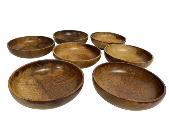 VTG DUNCANS MYRTLEWOOD HAND TURNED BOWLS LOT OF 7: VTG DUNCANS MYRTLEWOOD HAND TURNED BOWLS LOT OF 7 -6" DIAMETER, 1.8" TALL-SOME WEAR CONSISTENT WITH AGE AND USE - GOOD VINTAGE CONDITION-CC1721