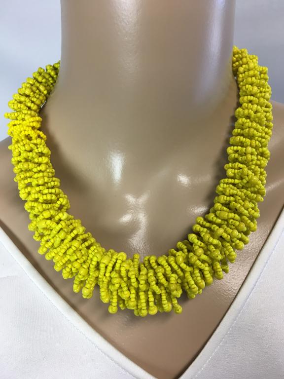 VTG YELLOW BEADED CHOKER STYLE NECKLACE 20-1/4" (1 of 4)