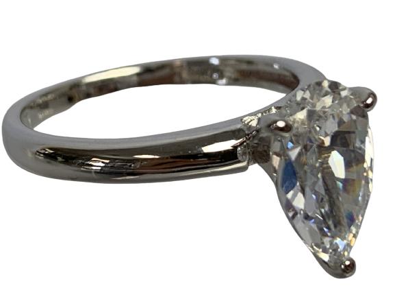 STERLING SILVER CUBIC ZIRCONIA SOLITAIRE RING SZ10: STERLING SILVER CUBIC ZIRCONIA SOLITAIRE RING SZ10- ELEGANT SOLITAIRE ENGAGEMENT RING - 925 CZ- SIZE 10- WEIGHT: 4.4 GRAMS- VERY GOOD CONDITION- JT010821