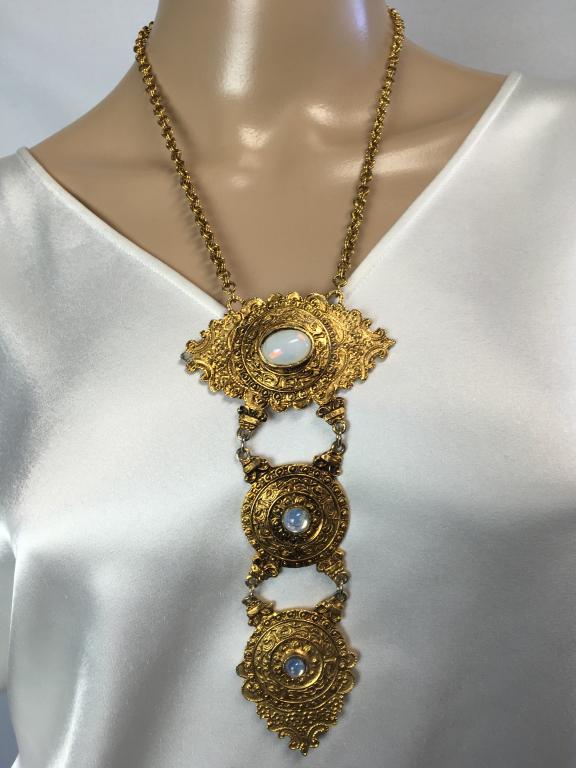 VTG LARIAT NECKLACE W/ INTRICATE PLATE DESIGN (1 of 7)