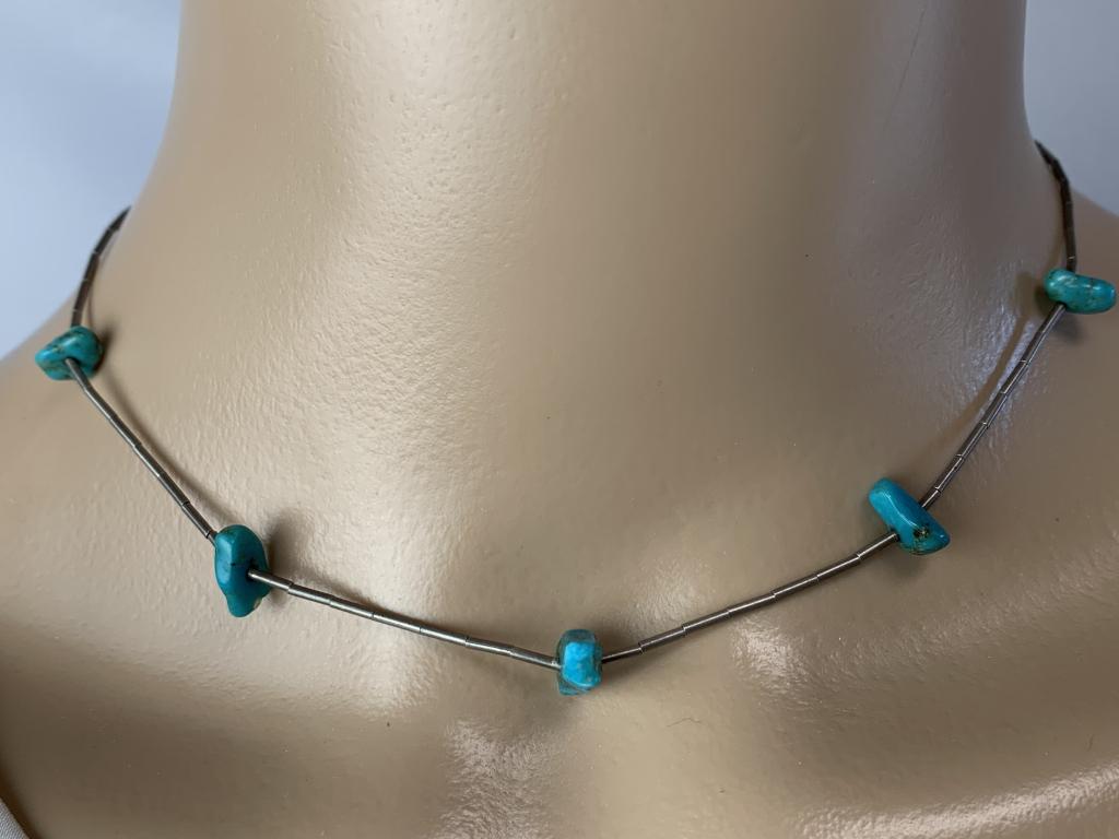 VINTAGE TURQUOISE CHOKER-STYLE NECKLACE 15": VINTAGE TURQUOISE CHOKER-STYLE NECKLACE 15" LOVELY CHOKER NECKLACE WITH 5 SMALL PIECES OF TURQUOISE- SCREW CLOSURE- LENGTH: 15"- GOOD VINTAGE CONDITION- JT010821