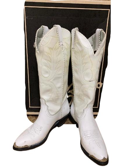 RODEO DRIVE DURANGO WHITE LEATHER BOOTS SZ 5: RODEO DRIVE DURANGO WHITE LEATHER BOOTS SZ 5 -ORIGINAL BOX INCLUDED-$120 TAG-SEE PICTURES- SOME YELLOWING
