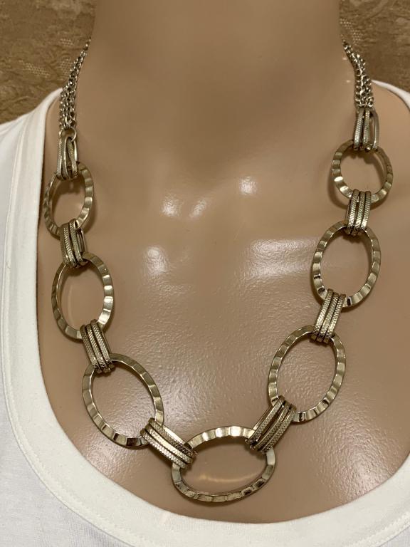 VINTAGE ANN TAYLOR SILVER LINK NECKLACE: VINTAGE ANN TAYLOR SILVER LINK NECKLACE
