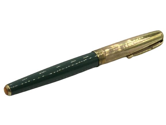 VTG PARKER "51" 14 KT GOLD CAP FOUNTAIN PEN: VTG PARKER "51" 14 KT GOLD TOP FOUNTAIN PEN COLLECTIBLE PENS WRITING INSTRUMENTS WRITERS JOURNALIST MANCAVE HOME OFFICE DECOR-VERY GOOD VINTAGE CONDITION-DP11321
