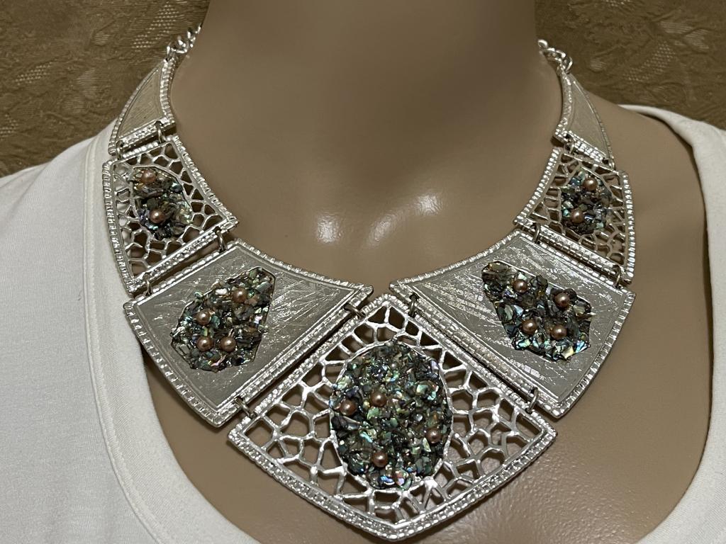 VINTAGE COSTUME EGYPTIAN SILVER NECKLACE: VINTAGE COSTUME EGYPTIAN SILVER NECKLACE - CHOKER STYLE-14 1/2"-VERY GOOD VINTAGE CONDITION
