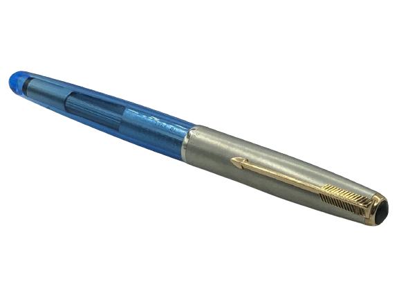 PARKER "51" BRUSHED STAINLESS & BLUE FOUNTAIN PEN: VTG PARKER "51" BRUSHED STAINLESS AND BLUE BODY FOUNTAIN PEN COLLECTIBLE PENS WRITING INSTRUMENTS WRITERS JOURNALIST ARCHITECT DRAFTING SCRIPT WRITING AUTHOR POET MANCAVE HOME OFFICE DECOR-VERY GOOD V