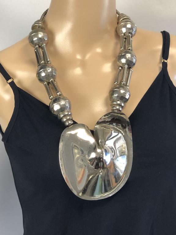 VTG CHUNKY SILVER NECKLACE W/GIANT PENDANT 14" (1 of 5)