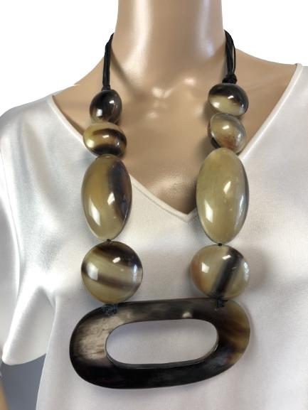 VTG CHUNKY BEADED NECKLACE ON ROPE 18" (1 of 5)