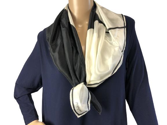 VTG OSCAR DE LA RENTA  BLACK/WHITE SCARF 32" (1 of 3)