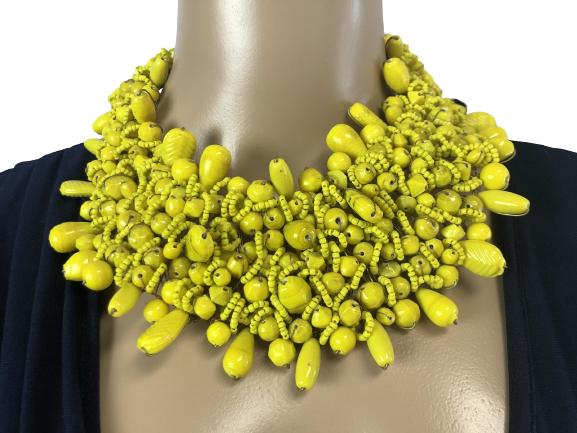 VTG CHOKER-STYLE YELLOW BEADED NECKLACE: VTG CHOKER-STYLE YELLOW BEADED NECKLACE - VINTAGE CHOKER NECKLACE WITH MANY DIFFERENT TEXTURED YELLOW BEADS- BEADS SECURED BY WIRE- HOOK CLOSURE- VERY GOOD VINTAGE CONDITION- JT012521