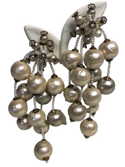VTG FAUX PEARL DANGLE CLIP ON EARRINGS (1 of 4)