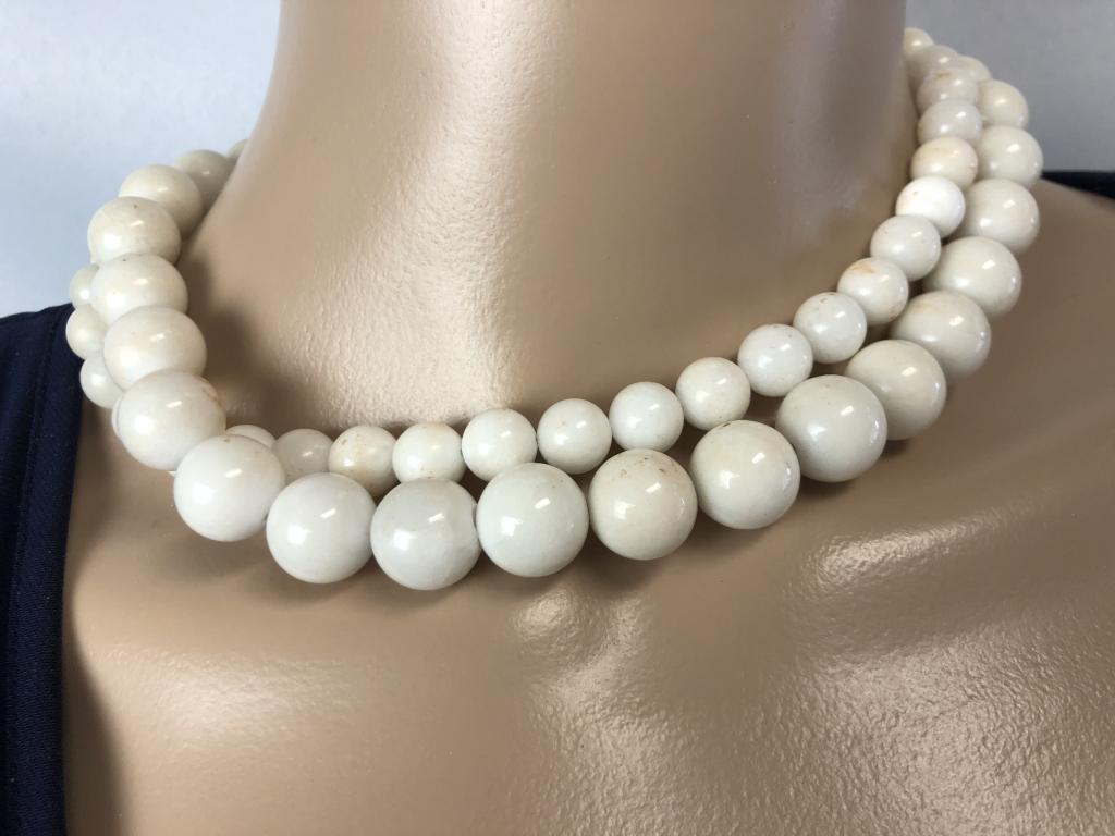 VTG DOUBLE-STRAND WHITE BEADED CHOKER NECKLACE (1 of 3)