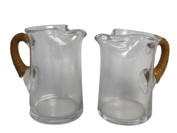 PAIR OF MID-CENTURY MODERN CREAM PITCHERS: PAIR OF MID-CENTURY MODERN CREAM PITCHERS - CLEAR ART GLASS CREAM PITCHERS WITH WOOD-WRAPPED HANDLES- HOME DECOR, KITCHENWARE, COFFEE, TEA, - 4" HEIGHT- VERY GOOD CONDITION- JT012821