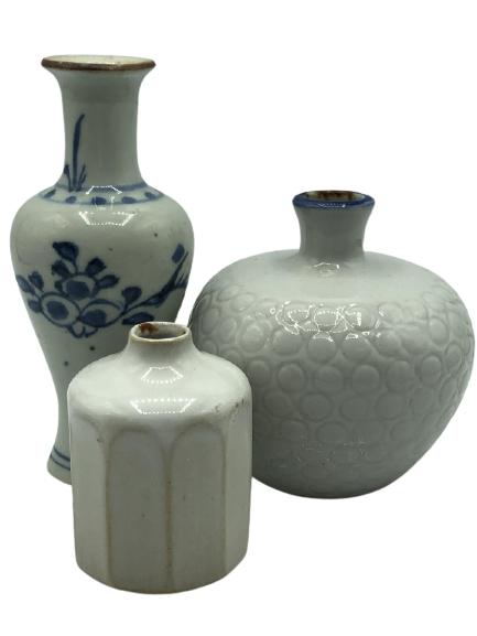 3 VINTAGE ASIAN CERAMIC POTTERY BUD VASES 5" (1 of 8)