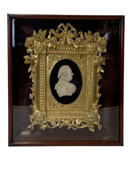 ANTIQUE CARVED BUST W ORNATE GOLD GILT FRAME 11.5": ANTIQUE CARVED BONE BUST MEDAL OR SHIELD IN ORNATE GOLD GILT FRAME HOUSED IN WOOD SHADOW BOX ACQUIRED IN VIRGINIA ESTATE OF PROMINENT GOVERNMENT OFFICIAL -11.5" H X 10"W 2.5"D -VERY GOOD CONDITION, NO