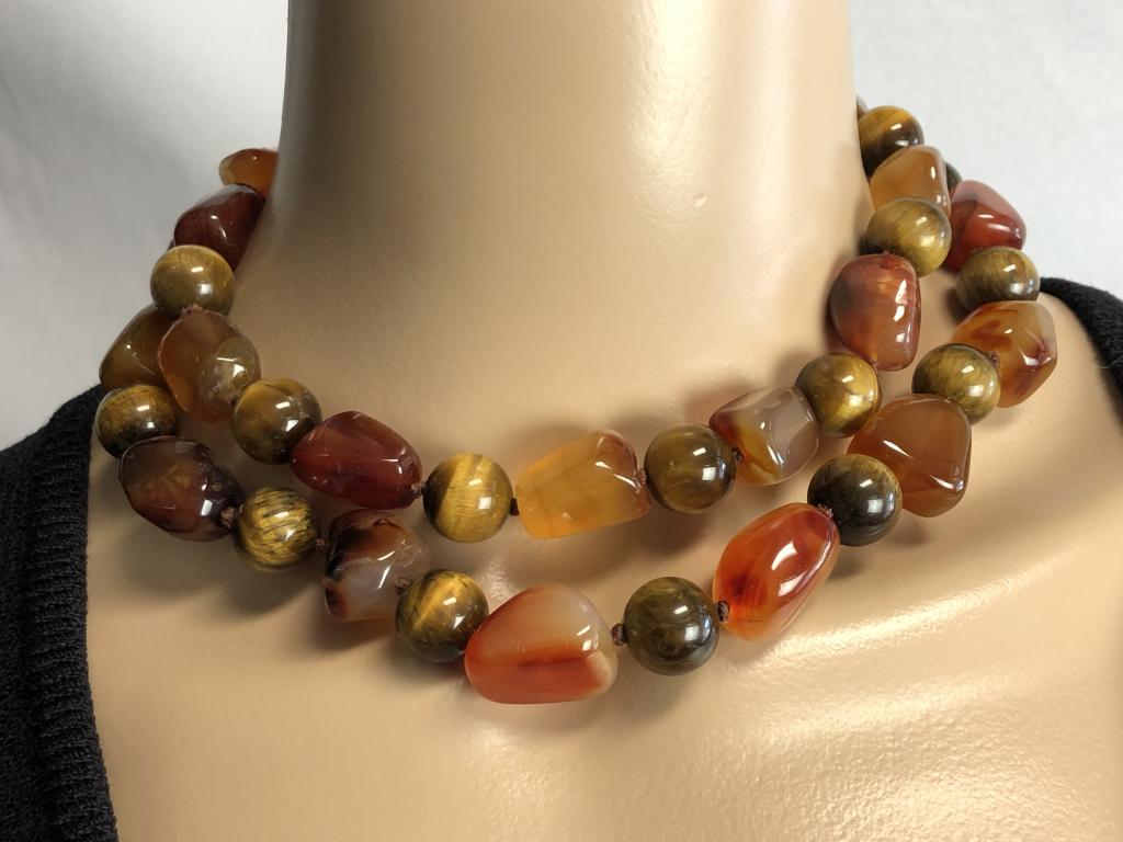 AMBER BEADED CHOKER NWT $105 - 8": AMBER BEADED CHOKER NWT $105 - 8" - MULTI-SHAPED AMBER BEADS - GOLD CLASP - VERY GOOD CONDITION