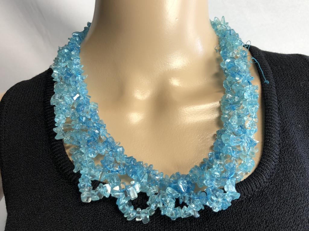 VTG MULTI-STRAND BLUE LOOPED BEADED CHOKER 11": VTG MULTI-STRAND BLUE LOOPED BEADED CHOKER 11" - SILVER TOGGLE CLOSURE - FAIR VINTAGE CONDITION