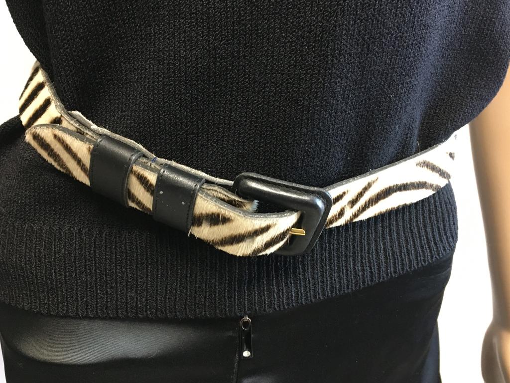 VTG MONDI ZEBRA PRINT WOMAN'S BELT SIZE 42: VTG MONDI ZEBRA PRINT WOMAN'S BELT SIZE 42 - 35" LONG - BROWN ZEBRA PRINT AND BROWN BUCKLE - GOOD VINTAGE CONDITION
